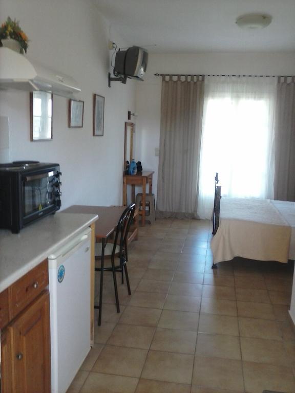 Athineos Apartments 코메넌 외부 사진
